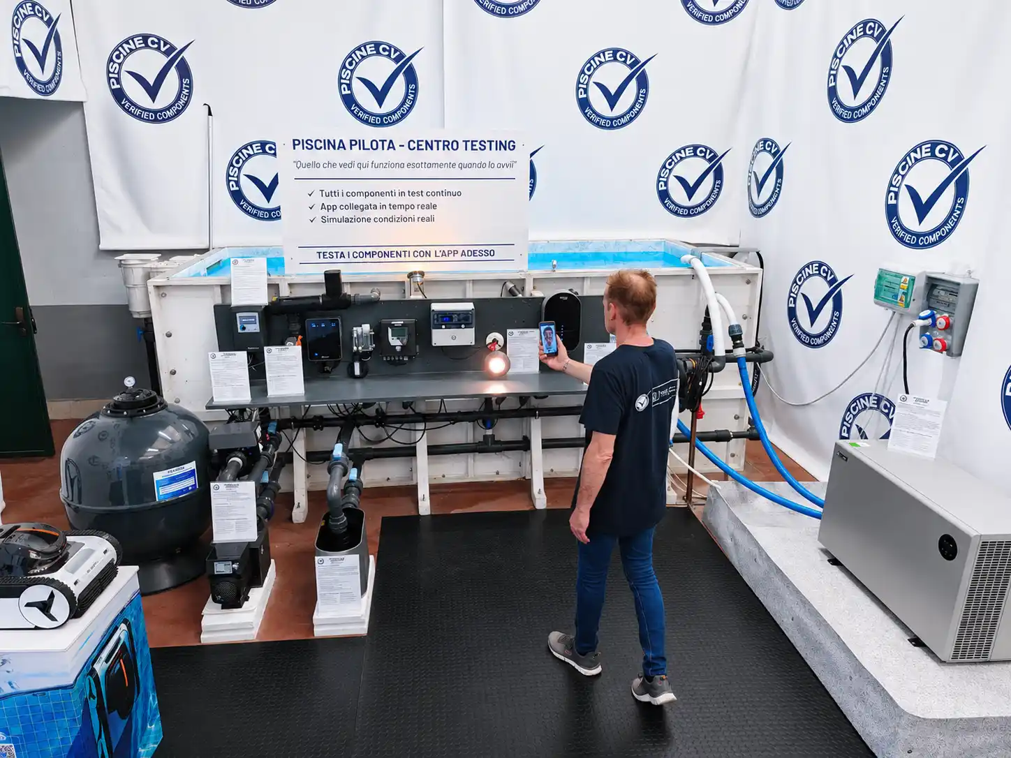 Centro Testing Piscine CV con piscina pilota, componenti, filtro e pompa di calore